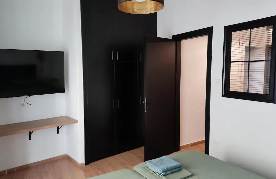 Renovated Appartment, Near Metro-1